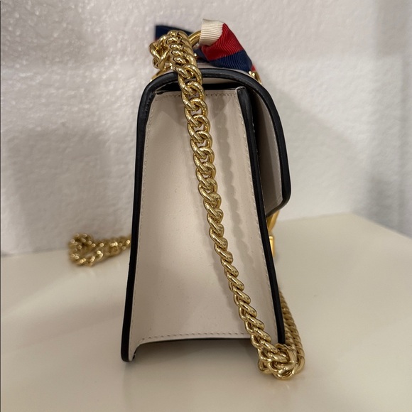 Gucci Sylvie leather mini bag - White Crossbody Bag with Gold and Red Accents - Picture 4 of 5